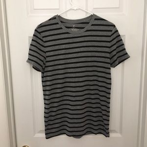 🦅American Eagle striped short sleeve shirt